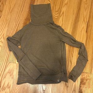 FREE PEOPLE - light turtleneck shirt